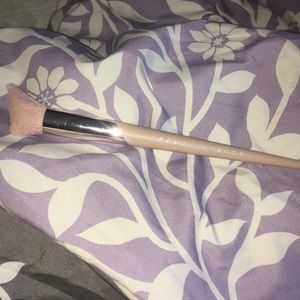 FENTY BEAUTY #120 highlight brush